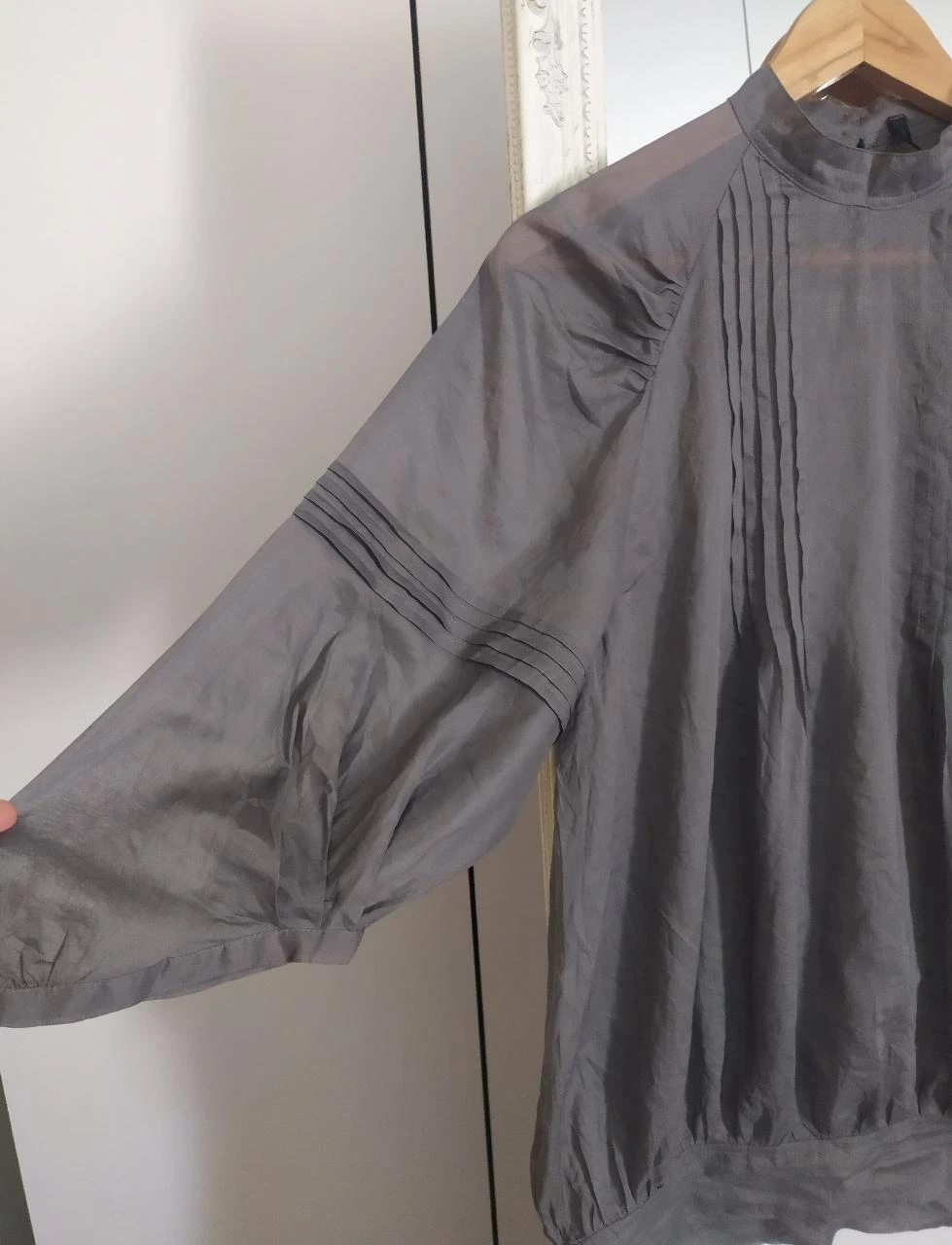Stile Benetton Light Grey Pleated Balloon Sleeve Blouse M – photo 5
